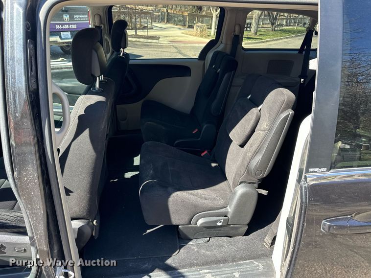 image for item ER8967 2012 Chrysler Town & Country  van