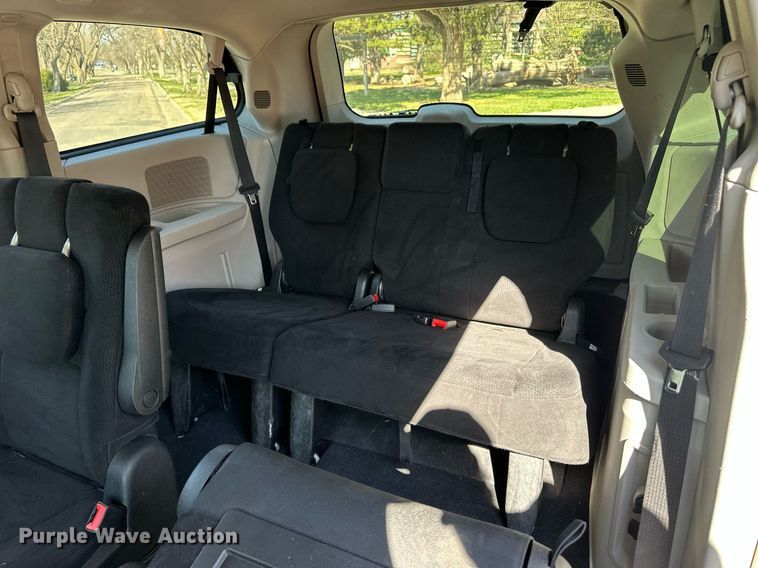 image for item ER8967 2012 Chrysler Town & Country  van