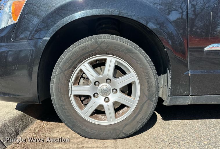 image for item ER8967 2012 Chrysler Town & Country  van