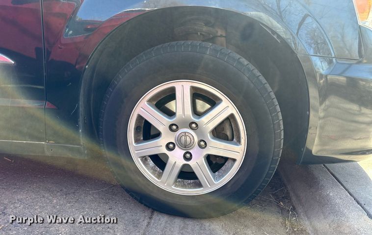 image for item ER8967 2012 Chrysler Town & Country  van