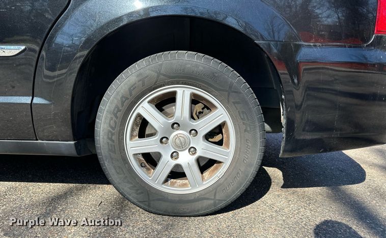 image for item ER8967 2012 Chrysler Town & Country  van