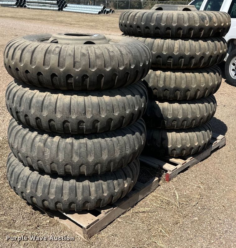 image for item ER8969 (9) 11.00-20 tires and wheels