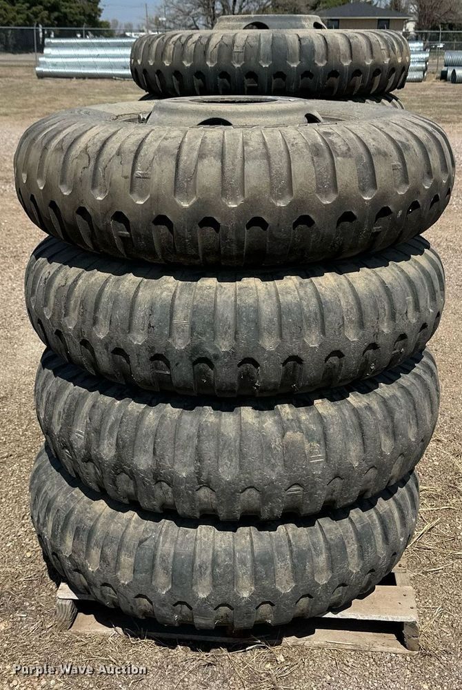 image for item ER8969 (9) 11.00-20 tires and wheels