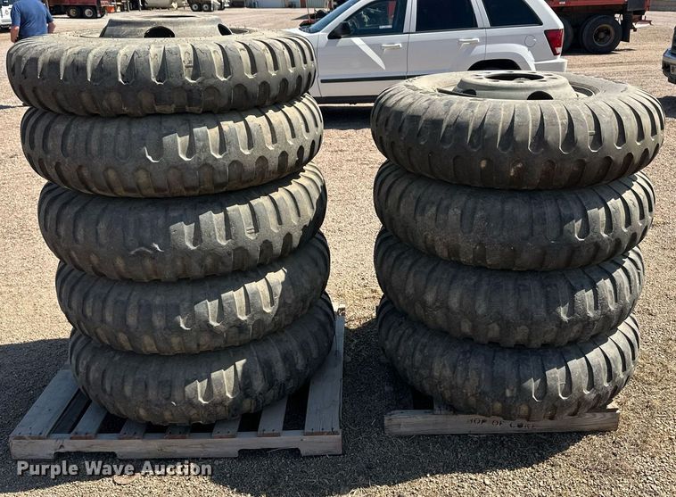 image for item ER8969 (9) 11.00-20 tires and wheels