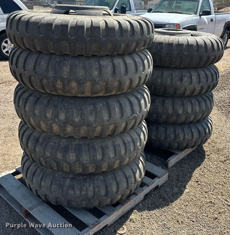 image for item ER8969 (9) 11.00-20 tires and wheels