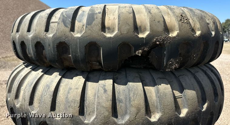 image for item ER8969 (9) 11.00-20 tires and wheels