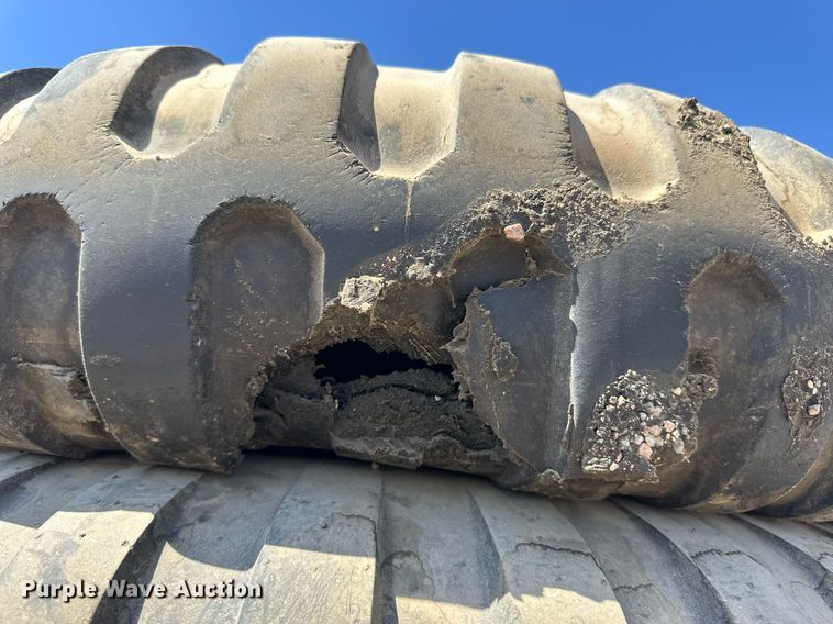 image for item ER8969 (9) 11.00-20 tires and wheels