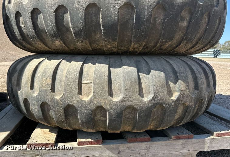 image for item ER8969 (9) 11.00-20 tires and wheels