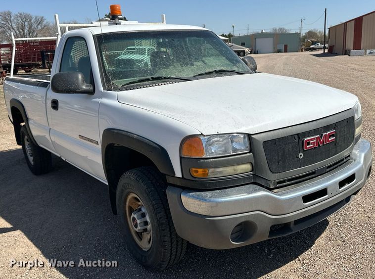 image for item ER8971 2006 GMC Sierra 2500HD pickup truck