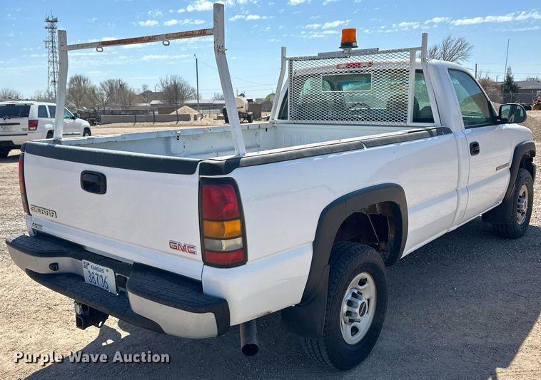 image for item ER8971 2006 GMC Sierra 2500HD pickup truck