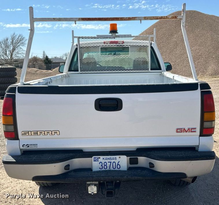 image for item ER8971 2006 GMC Sierra 2500HD pickup truck