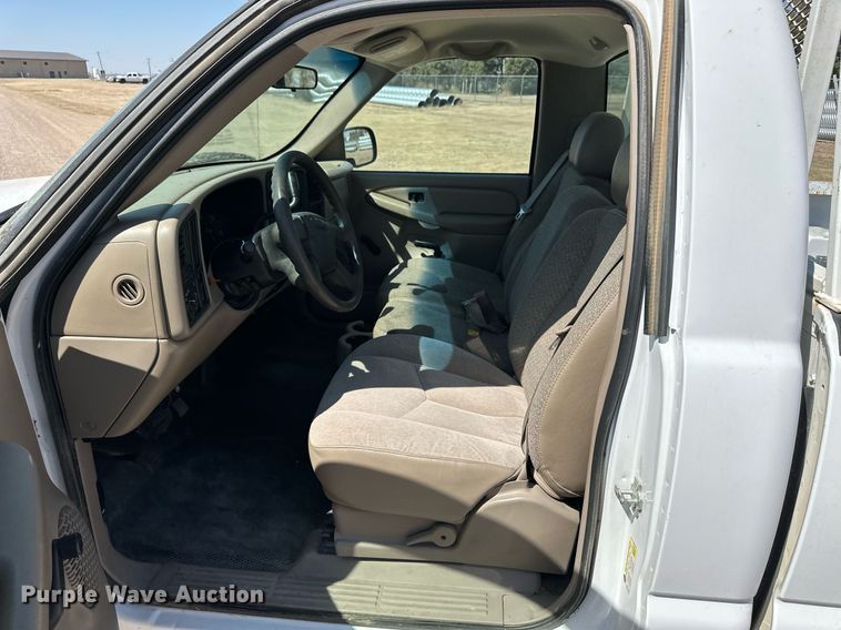 image for item ER8971 2006 GMC Sierra 2500HD pickup truck