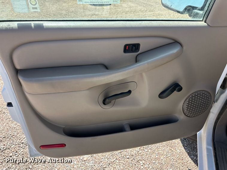 image for item ER8971 2006 GMC Sierra 2500HD pickup truck