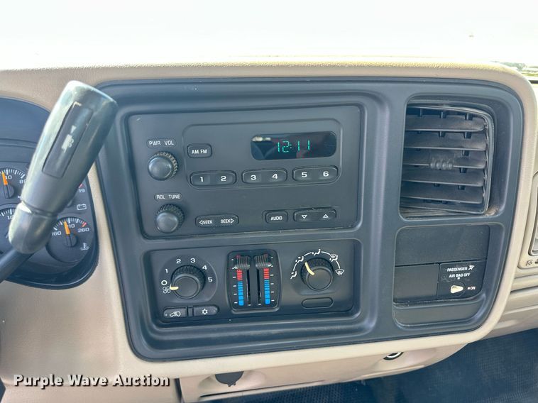 image for item ER8971 2006 GMC Sierra 2500HD pickup truck