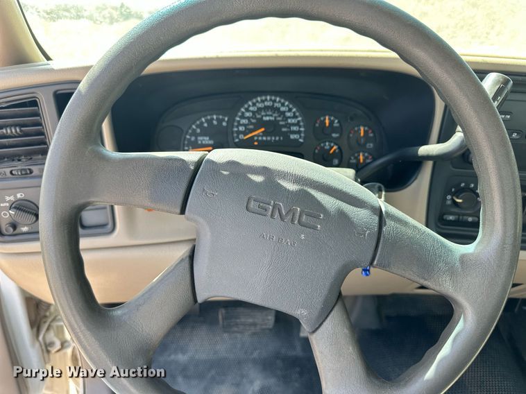 image for item ER8971 2006 GMC Sierra 2500HD pickup truck