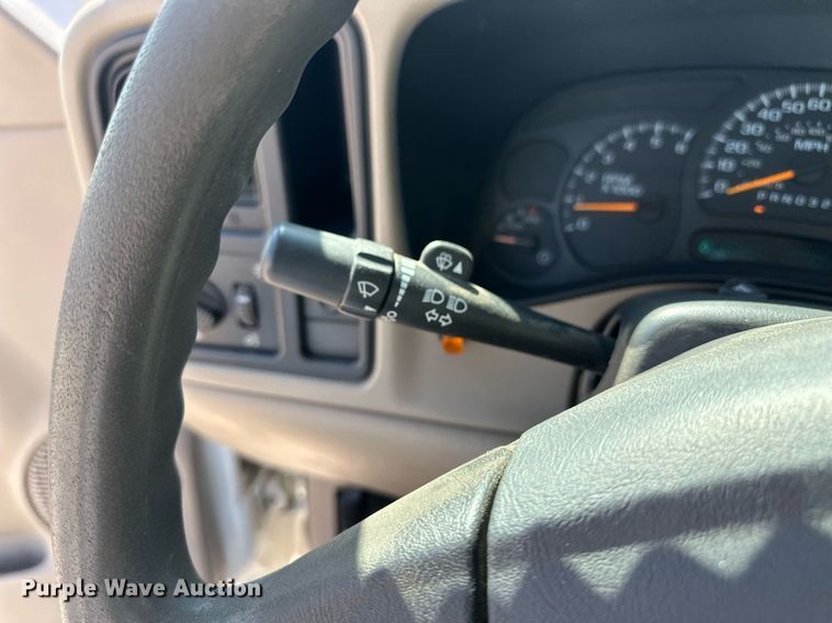 image for item ER8971 2006 GMC Sierra 2500HD pickup truck