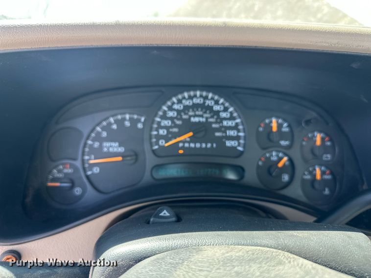 image for item ER8971 2006 GMC Sierra 2500HD pickup truck