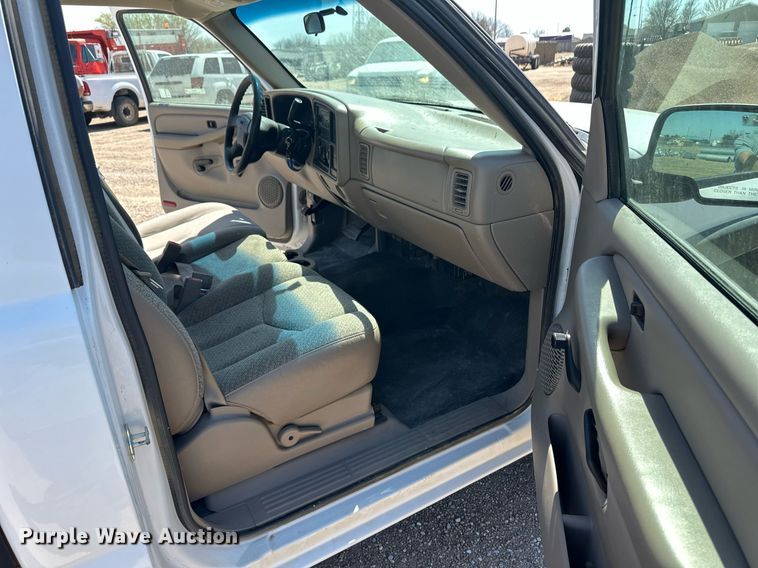 image for item ER8971 2006 GMC Sierra 2500HD pickup truck