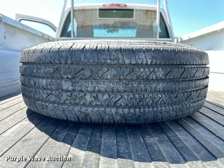 image for item ER8971 2006 GMC Sierra 2500HD pickup truck