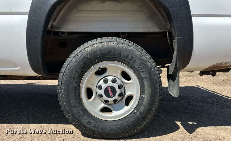 image for item ER8971 2006 GMC Sierra 2500HD pickup truck