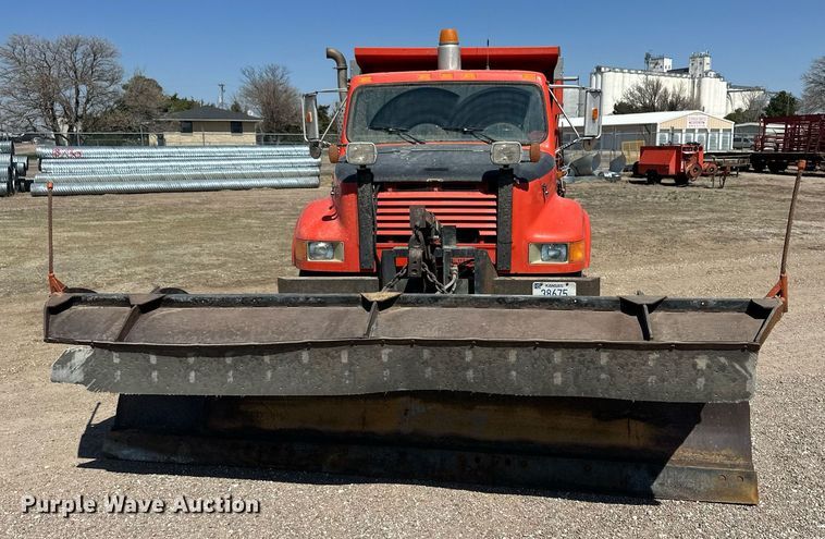 image for item ER8974 1991 International F4900 dump truck