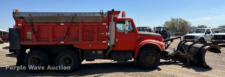 image for item ER8974 1991 International F4900 dump truck