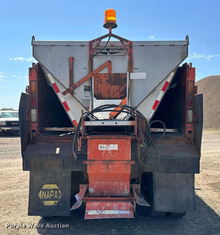 image for item ER8974 1991 International F4900 dump truck