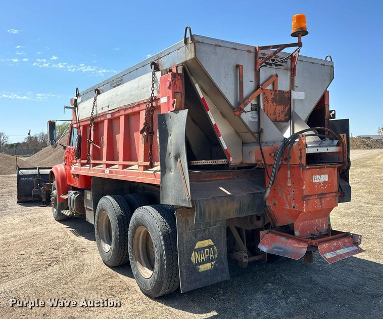 image for item ER8974 1991 International F4900 dump truck