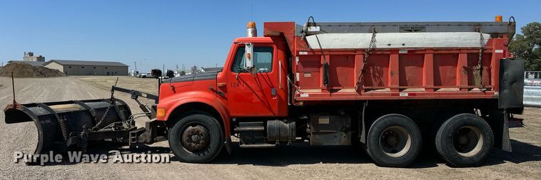 image for item ER8974 1991 International F4900 dump truck