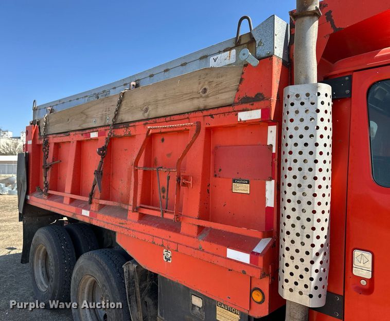 image for item ER8974 1991 International F4900 dump truck