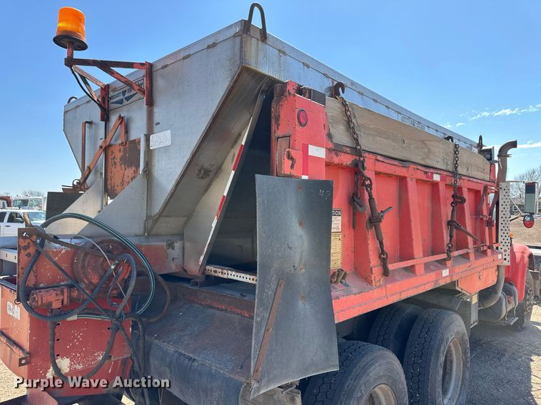 image for item ER8974 1991 International F4900 dump truck