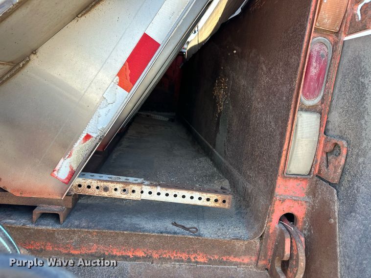 image for item ER8974 1991 International F4900 dump truck