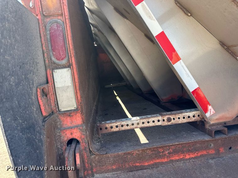 image for item ER8974 1991 International F4900 dump truck