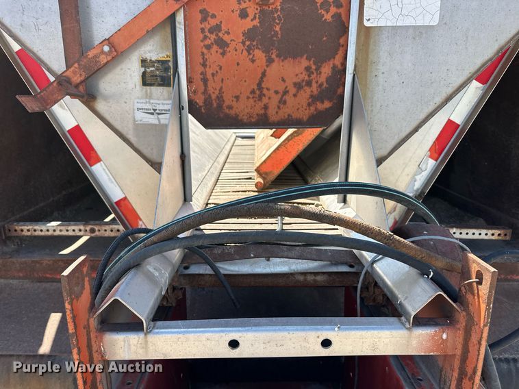 image for item ER8974 1991 International F4900 dump truck