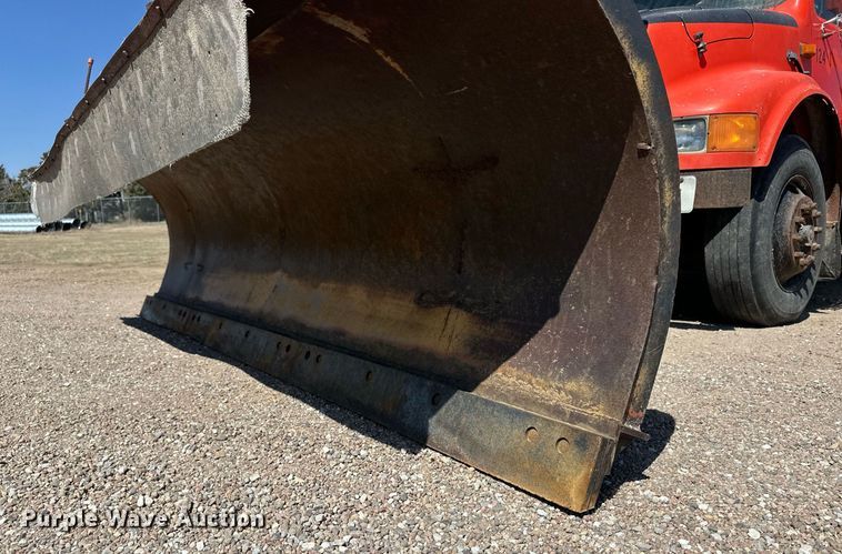 image for item ER8974 1991 International F4900 dump truck