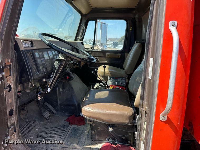 image for item ER8974 1991 International F4900 dump truck