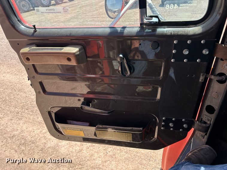 image for item ER8974 1991 International F4900 dump truck