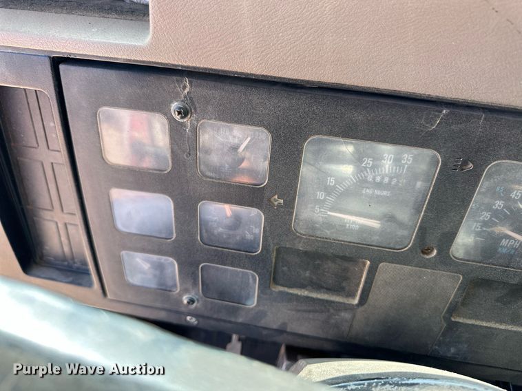 image for item ER8974 1991 International F4900 dump truck