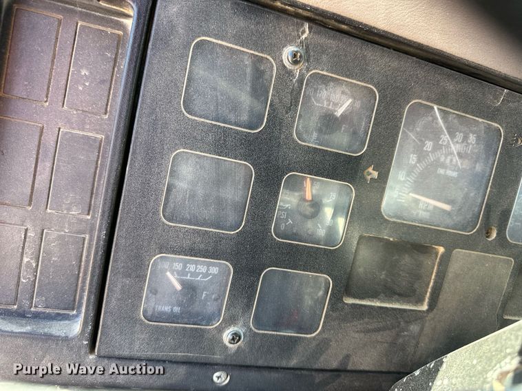 image for item ER8974 1991 International F4900 dump truck