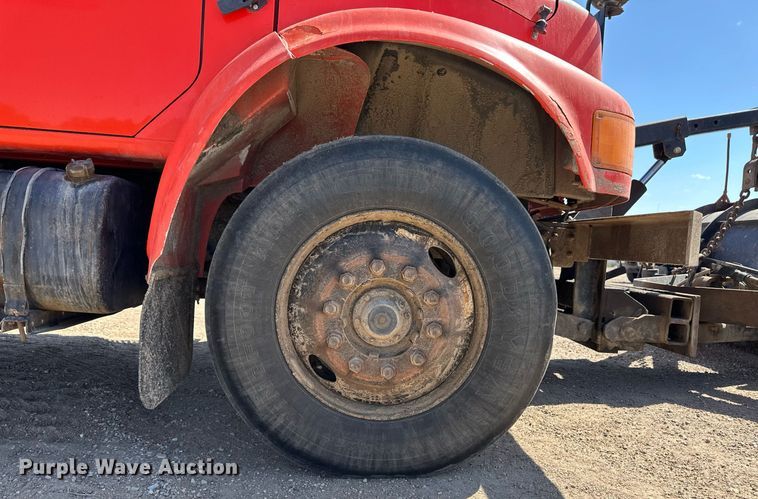 image for item ER8974 1991 International F4900 dump truck