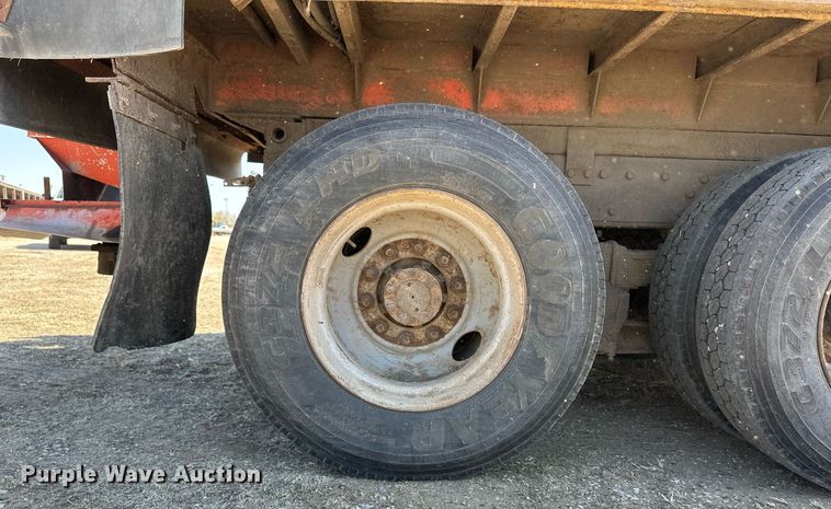 image for item ER8974 1991 International F4900 dump truck