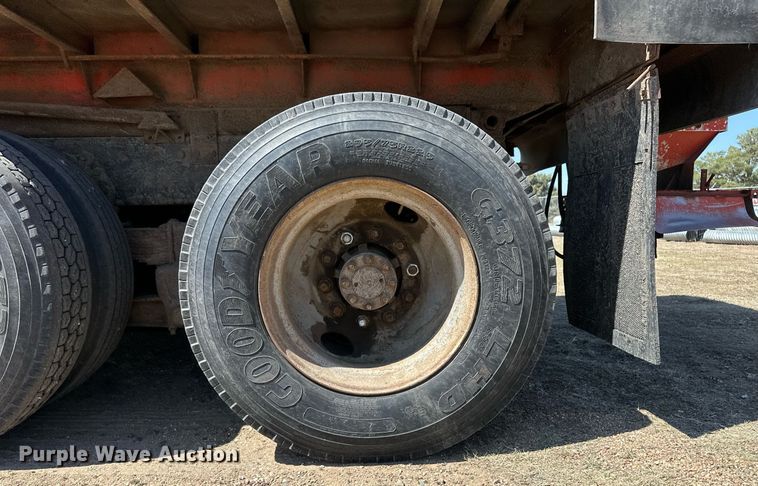 image for item ER8974 1991 International F4900 dump truck