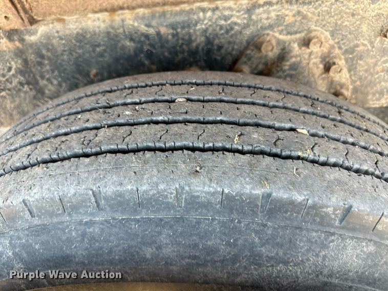 image for item ER8974 1991 International F4900 dump truck