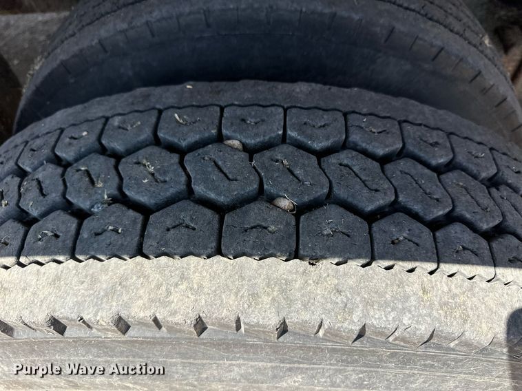 image for item ER8974 1991 International F4900 dump truck