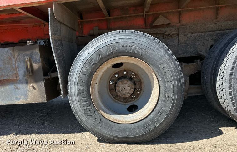 image for item ER8974 1991 International F4900 dump truck