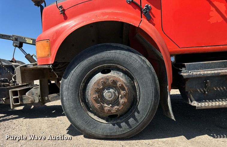 image for item ER8974 1991 International F4900 dump truck