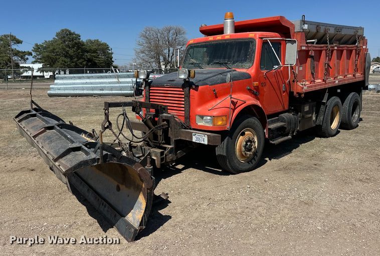 image for item ER8977 1991 International F4900 dump truck