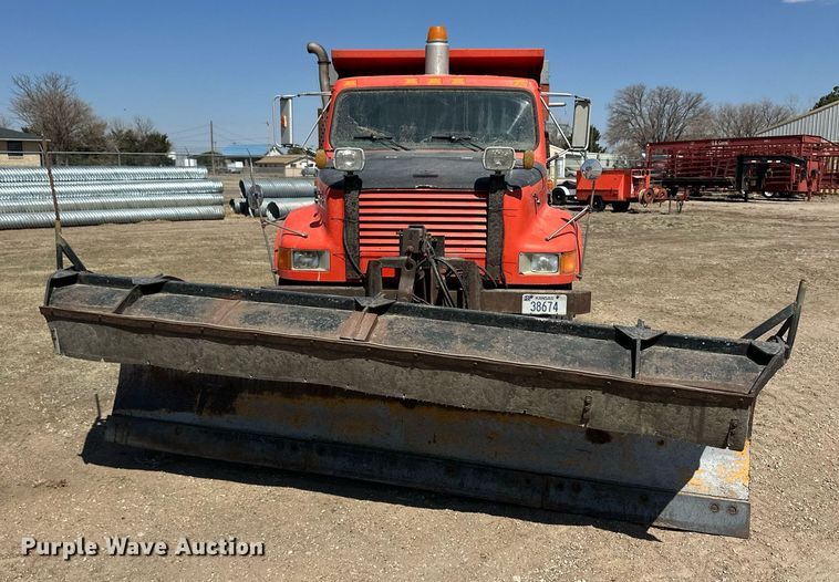 image for item ER8977 1991 International F4900 dump truck