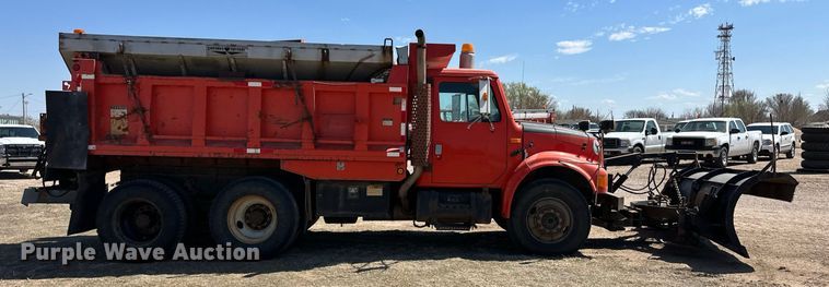 image for item ER8977 1991 International F4900 dump truck