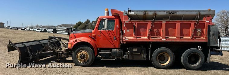 image for item ER8977 1991 International F4900 dump truck